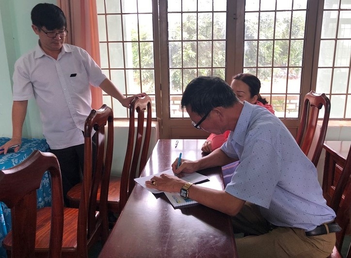 Ban đại diện cha mẹ học sinh Trường Tiểu học Nguyễn Du ký biên bản vi phạm quy định nghề giáo đối với giáo viên T.