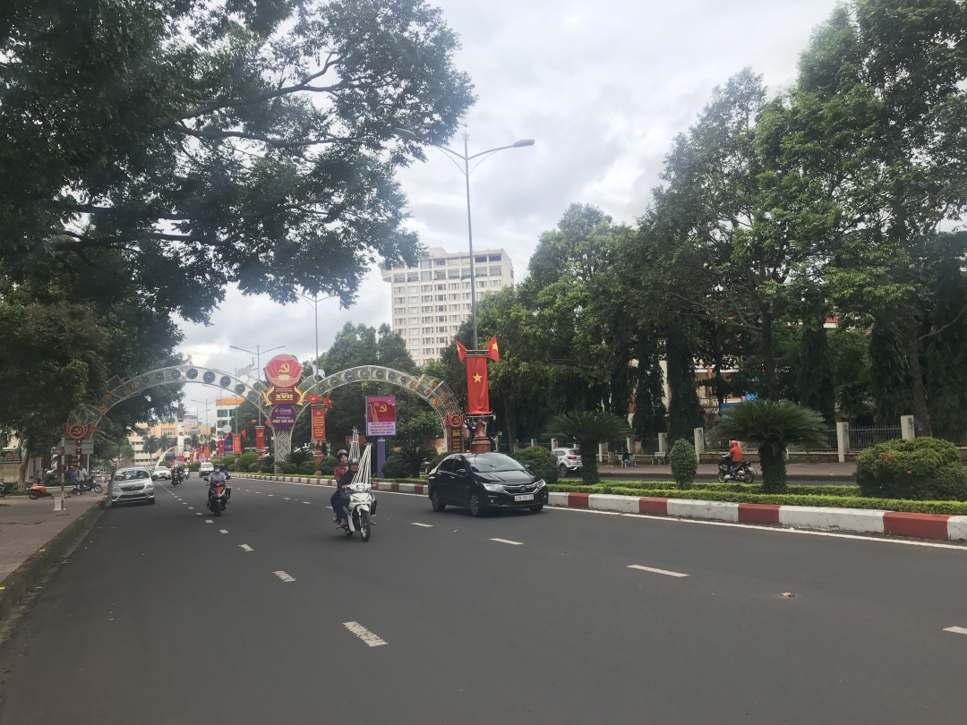 Thời tiết Buôn Ma Thuột trong buổi sáng phiên khai mạc khá mát mẻ. Ảnh: Khôi Nguyên