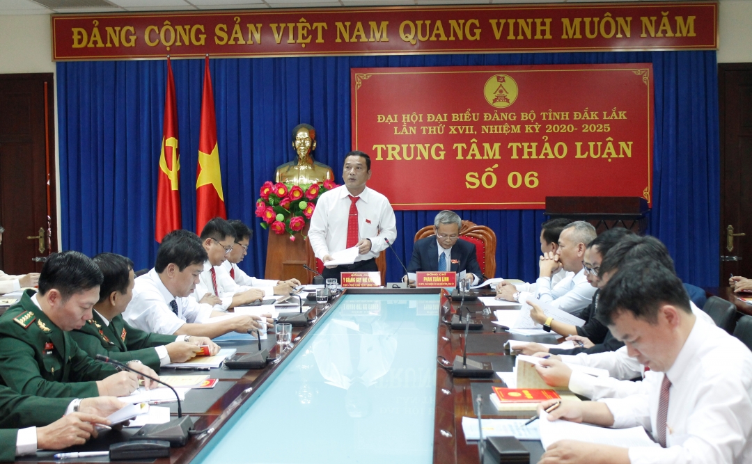 Quang cảnh phiên làm việc tại Trung tâm thảo luận số 6. Ảnh: Hồng Thúy
