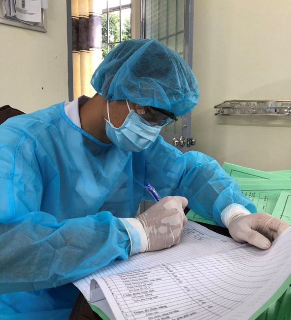 Suốt thời gian tiếp nhận, chăm sóc, điều tri bệnh nhân Covid-19, các y bác sĩ Bệnh viện Lao và bệnh phổi tỉnh đã phải làm việc cật lực và không kém hiểm nguy.