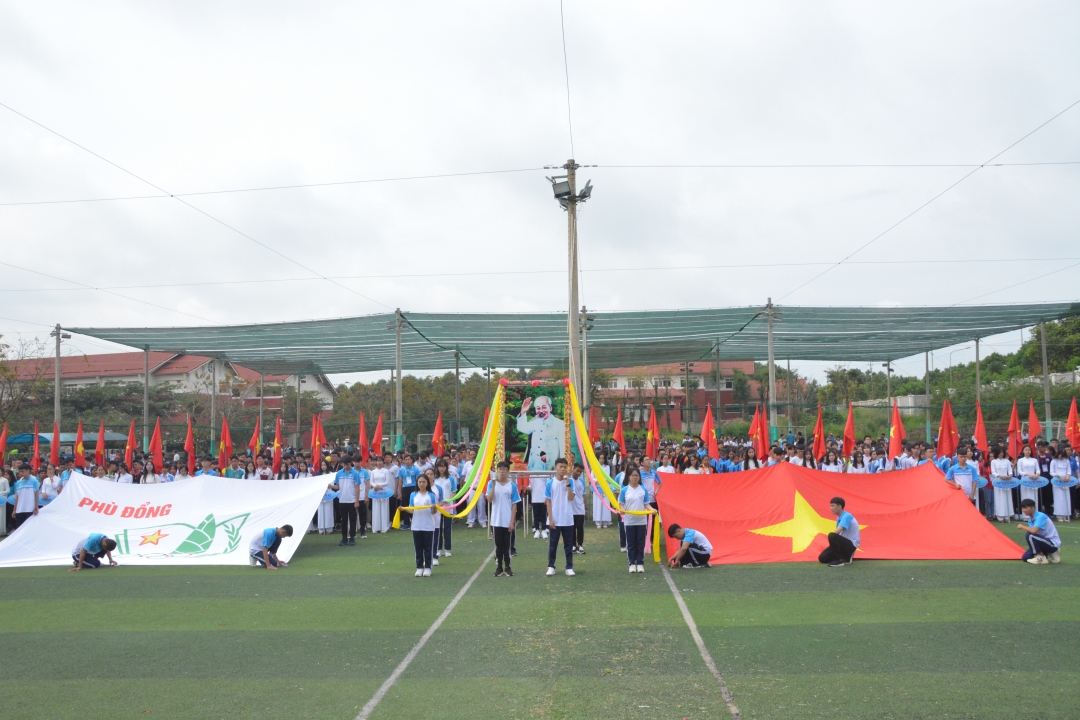 Toàn cảnh lễ khai mạc.