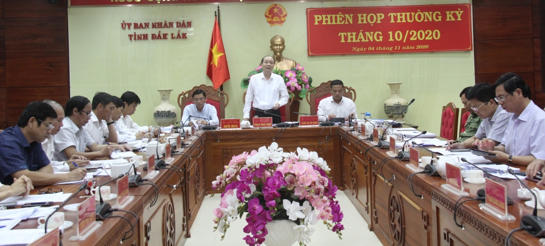 Chủ tịch UBND tỉnh Phạm Ngọc Nghị chủ trì phiên họp