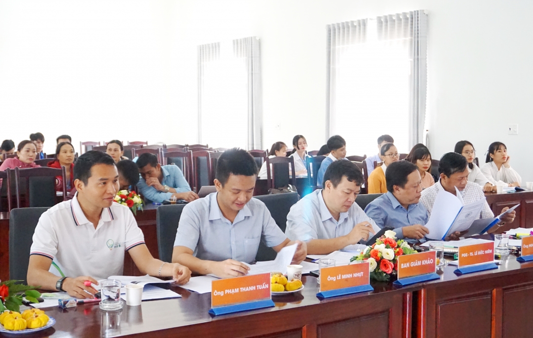 Ban Giám khảo tham gia chấm thi tại Vòng sơ khảo Cuộc thi Khởi nghiệp, khởi sự kinh doanh tỉnh Đắk Lắk năm 2020.