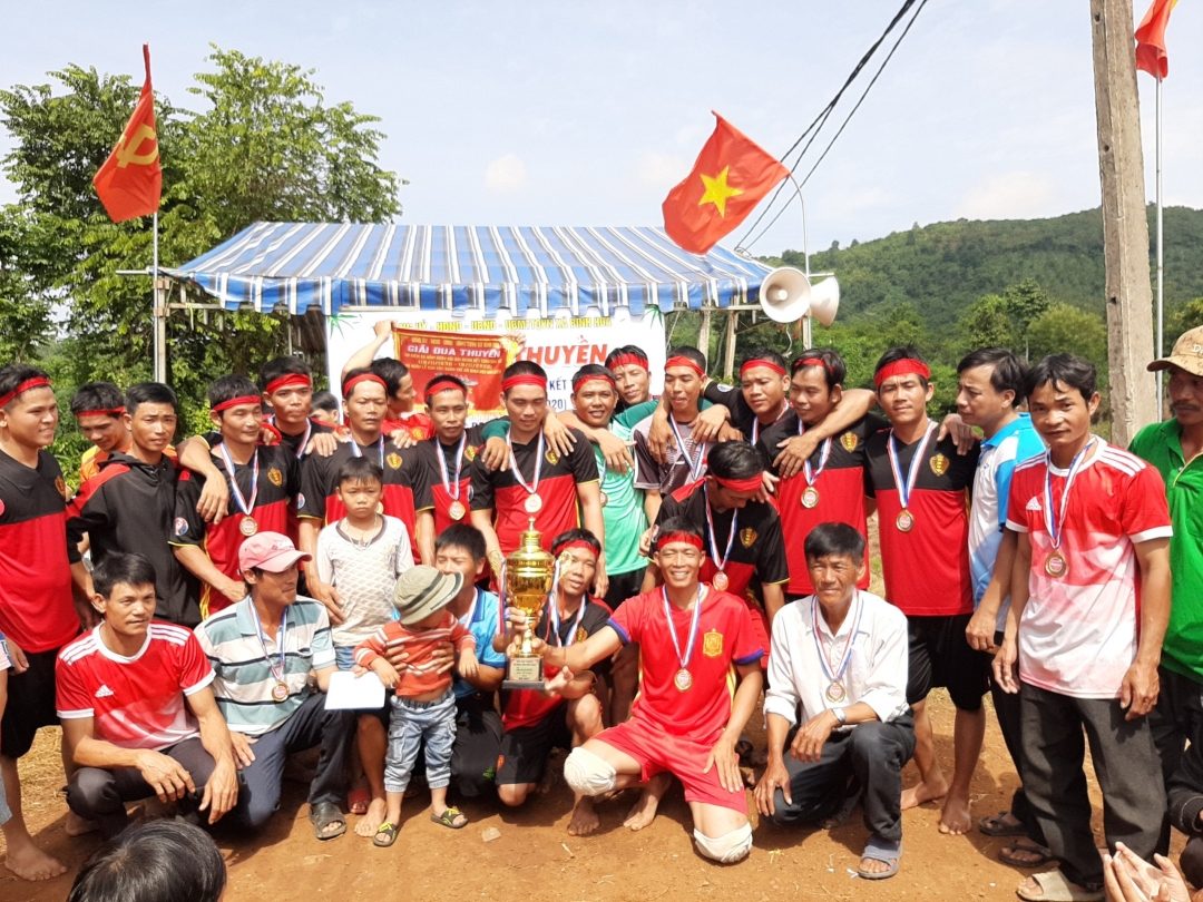Ban tổ chức trao giải Nhất