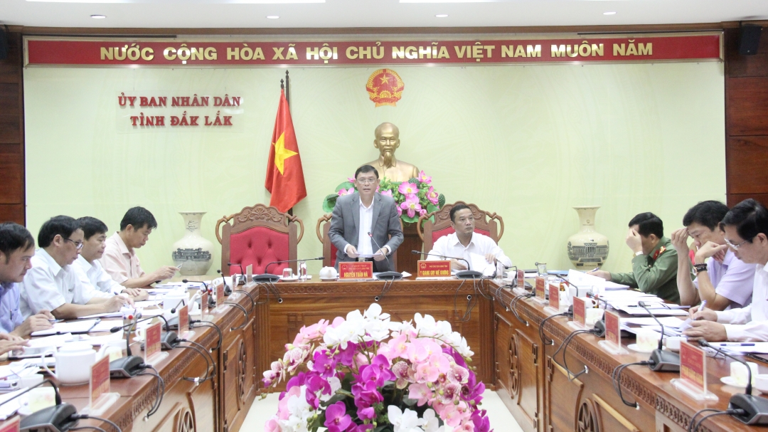 Phó Chủ tịch Thường trực UBND tỉnh Nguyễn Tuấn Hà chủ trì cuộc họp
