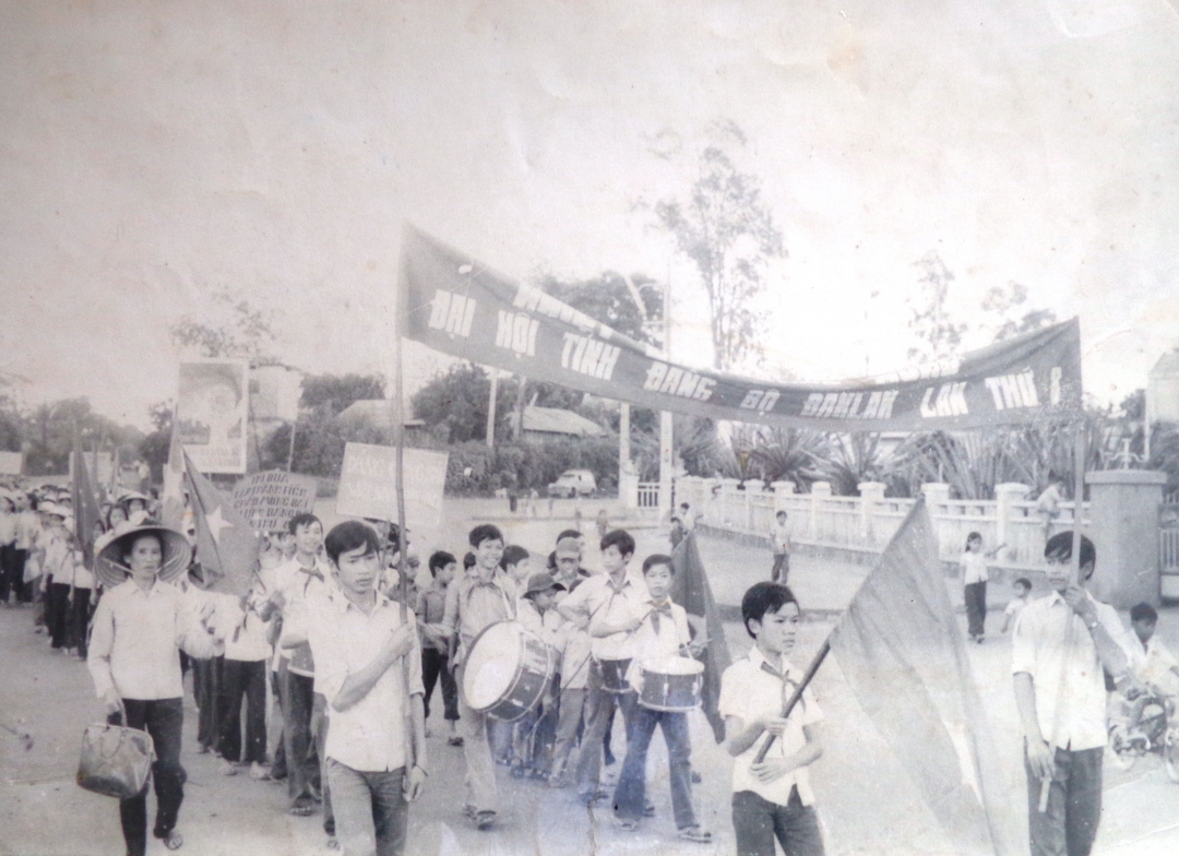 Các tầng lớp nhân dân tổ chức hoạt động chào mừng Đại hội Đảng bộ tỉnh Đắk Lắk lần thứ VIII. Ảnh tư liệu