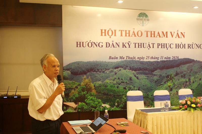 Giáo sư, Tiến sỹ Bảo Huy trình bày quan điểm về phục hồi rừng tự nhiên tại hội thảo