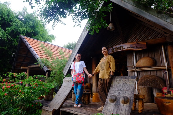 Nhà dài của gia đình chị H’Len Niê trở thành điểm đến của nhiều du khách trong và ngoài nước.