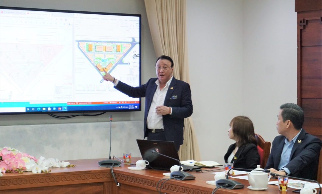 Tổng Giám đốc Tập đoàn Tân Hoàng Minh Đỗ Anh Dũng trình bày phương án quy hoạch dự án.
