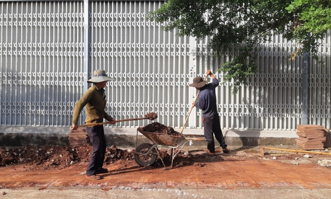 Vỉa hè trên đường Trần Quý Cáp (TP. Buôn Ma Thuột) đã bị đào lên nhiều lần.