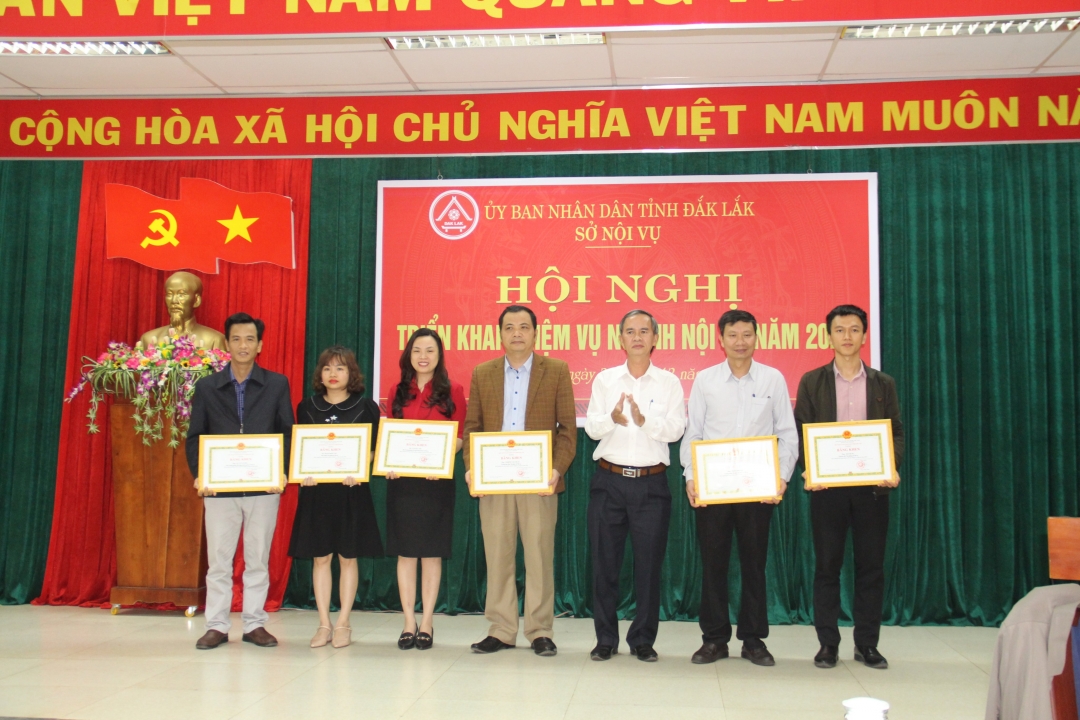 Các cá nhân có thành tích xuất sắc năm 2020 được nhận Bằng khen của Chủ tịch UBND tỉnh