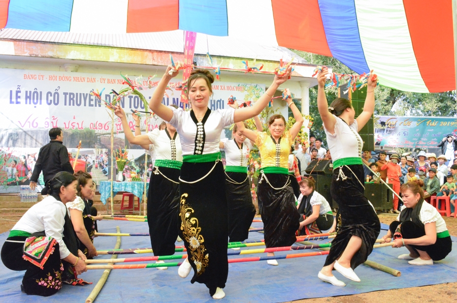 Điệu múa sạp của người Thái. 