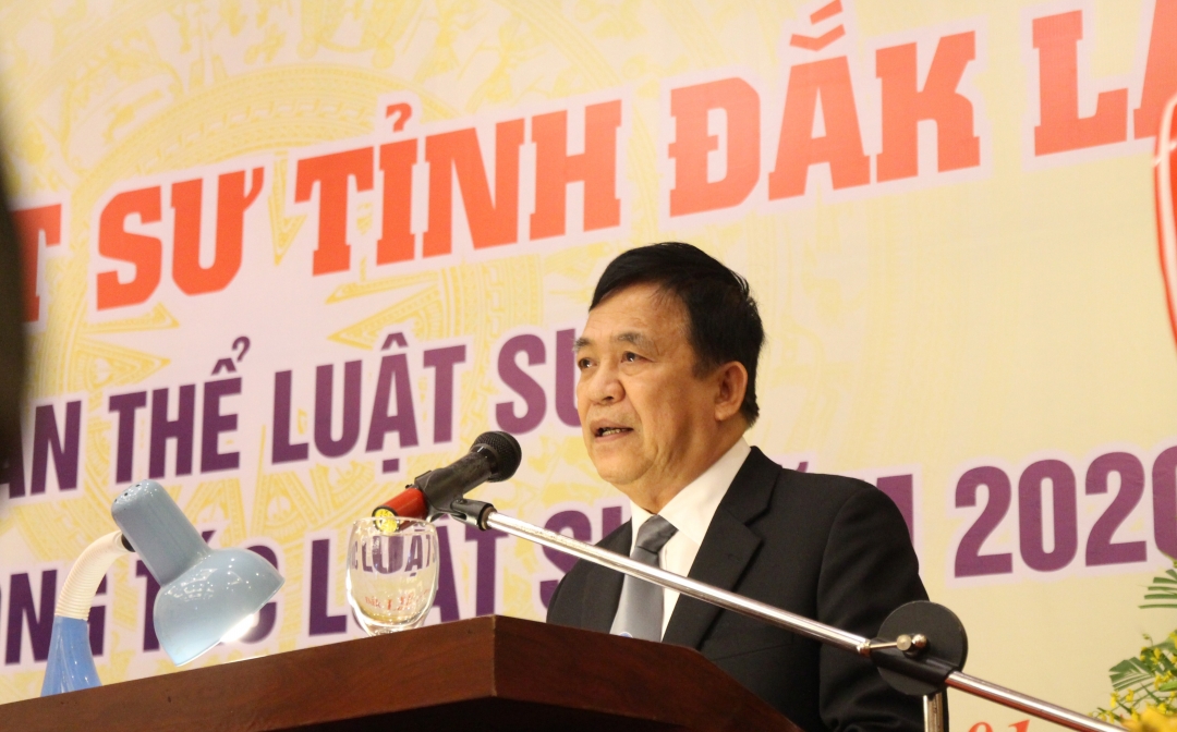 Chủ nhiệm Đoàn Luật sư tỉnh Tạ Quang Tòng phát biểu tại hội nghị.