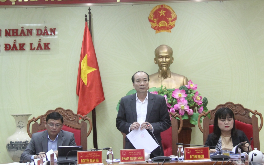 Chủ tịch UBND tỉnh Phạm Ngọc Nghị chủ trì phiên họp