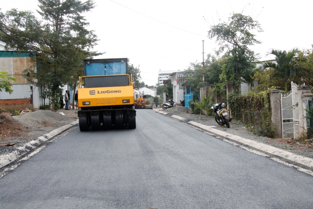 Thi công một tuyến đường khu vực trung tâm TP. Buôn Ma Thuột.