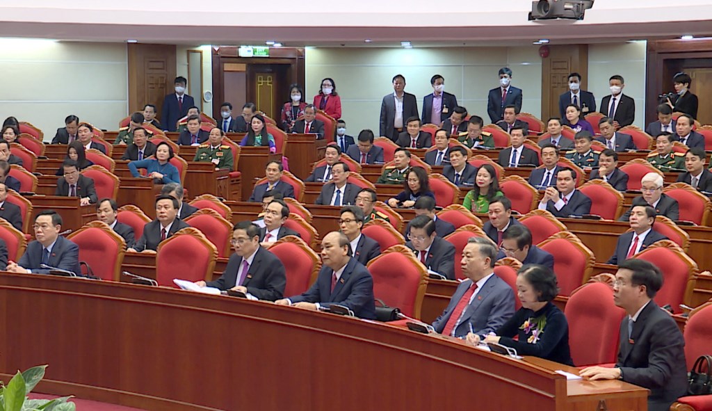 Các Ủy viên Ban Chấp hành Trung ương Đảng khóa XIII tham dự phiên họp đầu tiên. Ảnh:TTXVN