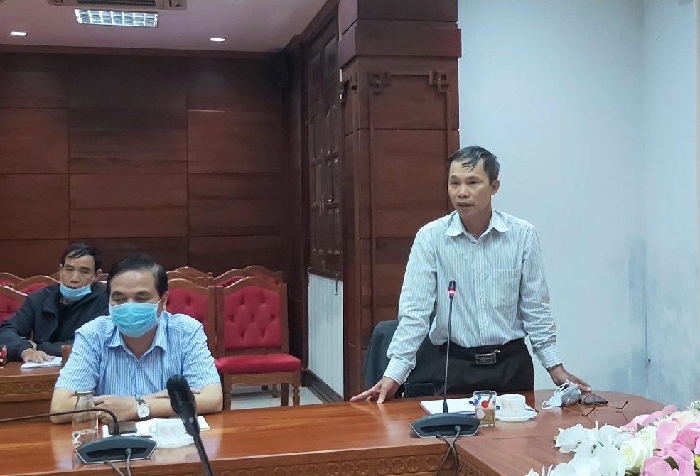 Tổng Biên tập Báo Đắk Lắk, thành viên Ban Chỉ đạo phòng chống dịch Covid-19 cấp tỉnh nêu ý kiến tại cuộc họp 