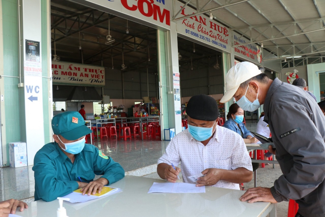 Người dân nên chủ động khai báo y tế để góp phần phòng chống dịch bệnh Covid-19. 