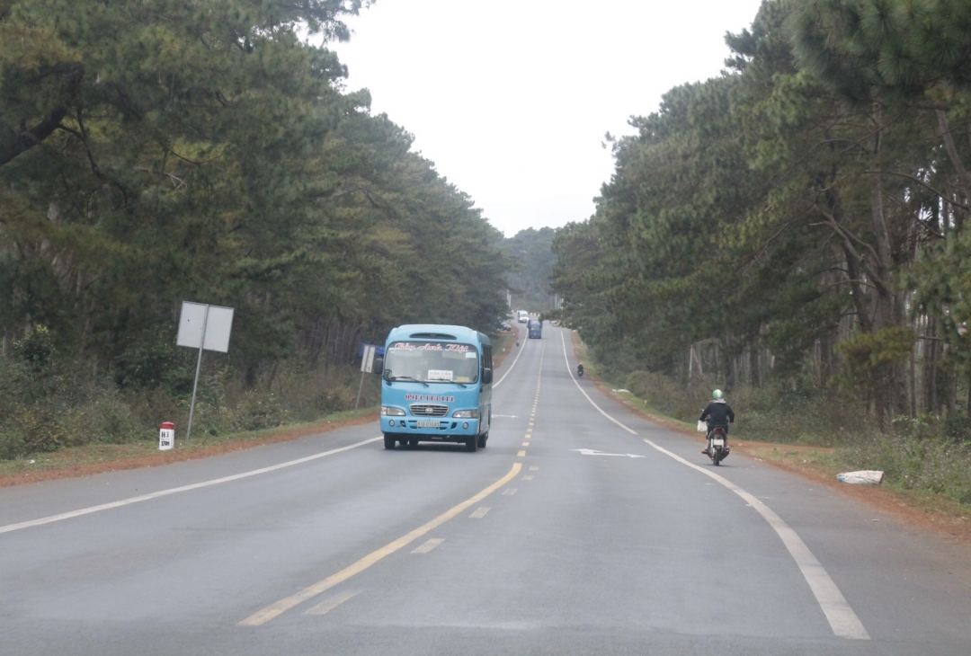 Đường Hồ Chí Minh đã góp phần giúp Đắk Lắk dễ dàng thông thương với các địa phương. (Trong ảnh: Đường Hồ Chí Minh đoạn qua huyện Krông Búk. 