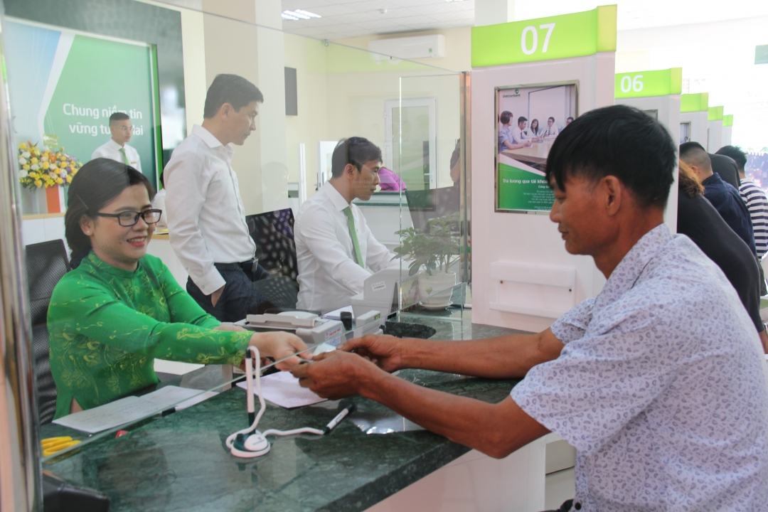 Hoạt động giao dịch tại Phòng giao dịch Thuần Mẫn thuộc Vietcombank Đắk Lắk.