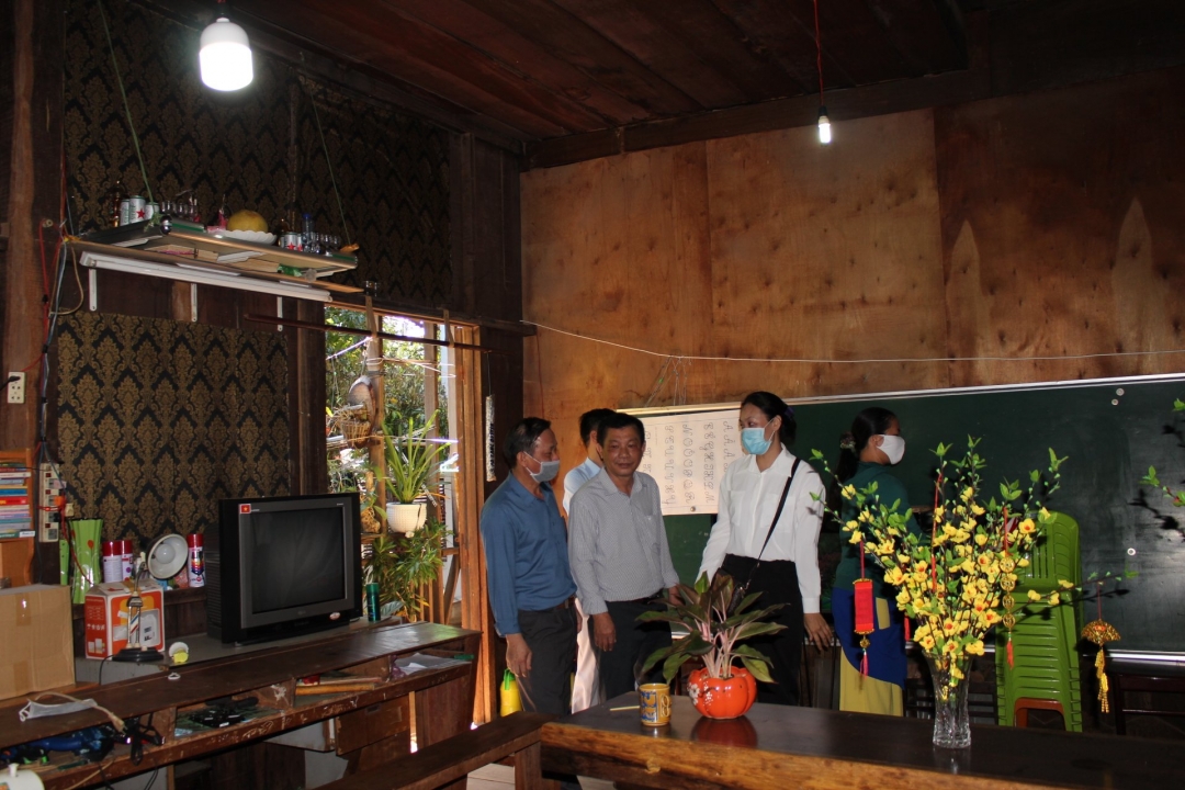 Cán bộ Bảo tàng Đắk Lắk khảo sát thực tế tại số nhà 71 đường Lý Thường Kiệt (TP. Buôn Ma Thuột).