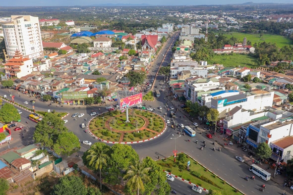 TP. Buôn Ma Thuột có hệ thống giao thông thuận lợi, kết nối các tỉnh trong khu vực Tây Nguyên. Ảnh: Hoàng Gia