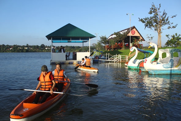 Khu du lịch sinh thái buôn Wing.    Ảnh: Vạn Tiếp