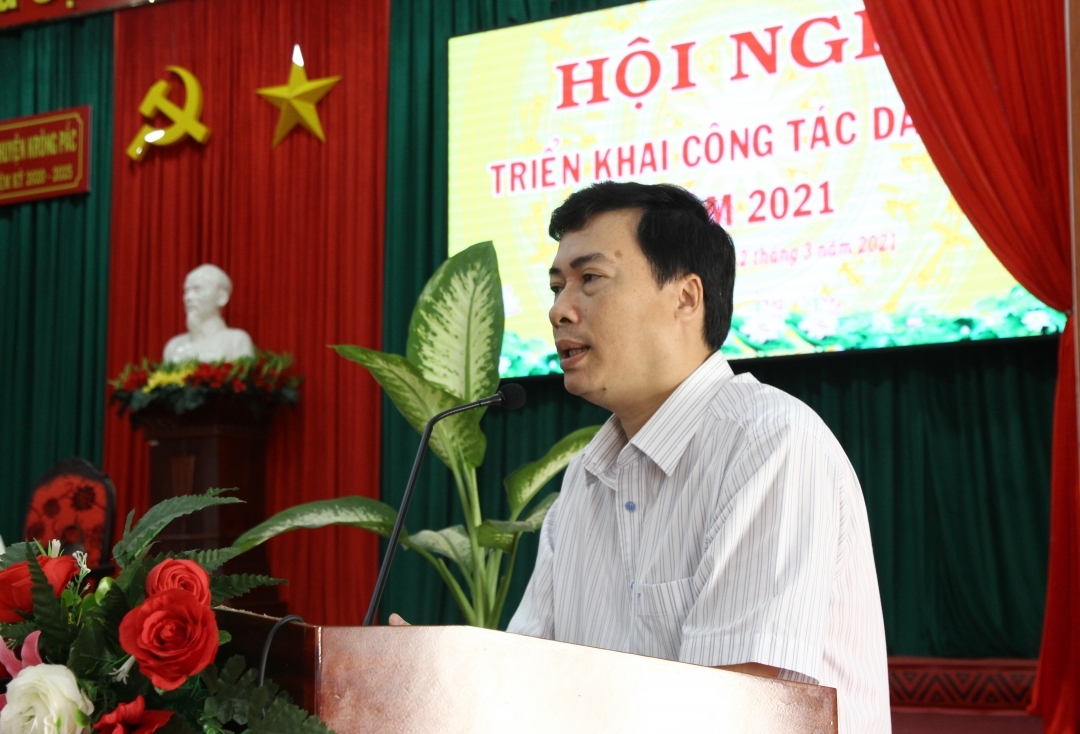 Bí thư Huyện ủy Krông Pắc Trần Hồng Tiến phát biểu tại hội nghị.