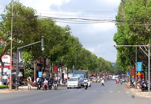 Hạ tầng  giao thông  ở thị trấn Phước An được quan tâm  đầu tư đồng bộ . 
