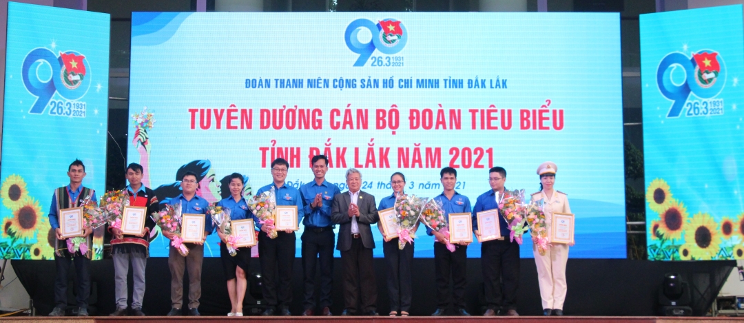 Tuyên dương cán bộ Đoàn tiêu biểu trên các lĩnh vực