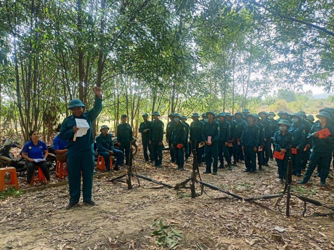 Lễ kết nạp đoàn viên mới trên thao trường huấn luyện của các 