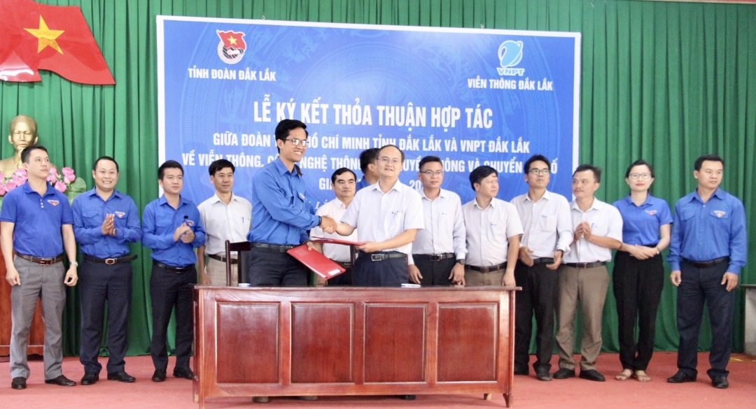 Đại diện hai đơn vị ký kết thỏa thuận hợp tác