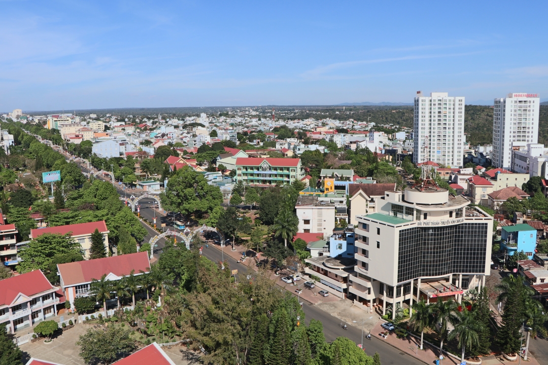 Phát triển đô thị Buôn Ma Thuột cần quan tâm xây dựng môi trường xanh - sạch - đẹp để nâng cao chất lượng cuộc sống người dân.  Ảnh: Hoàng Gia