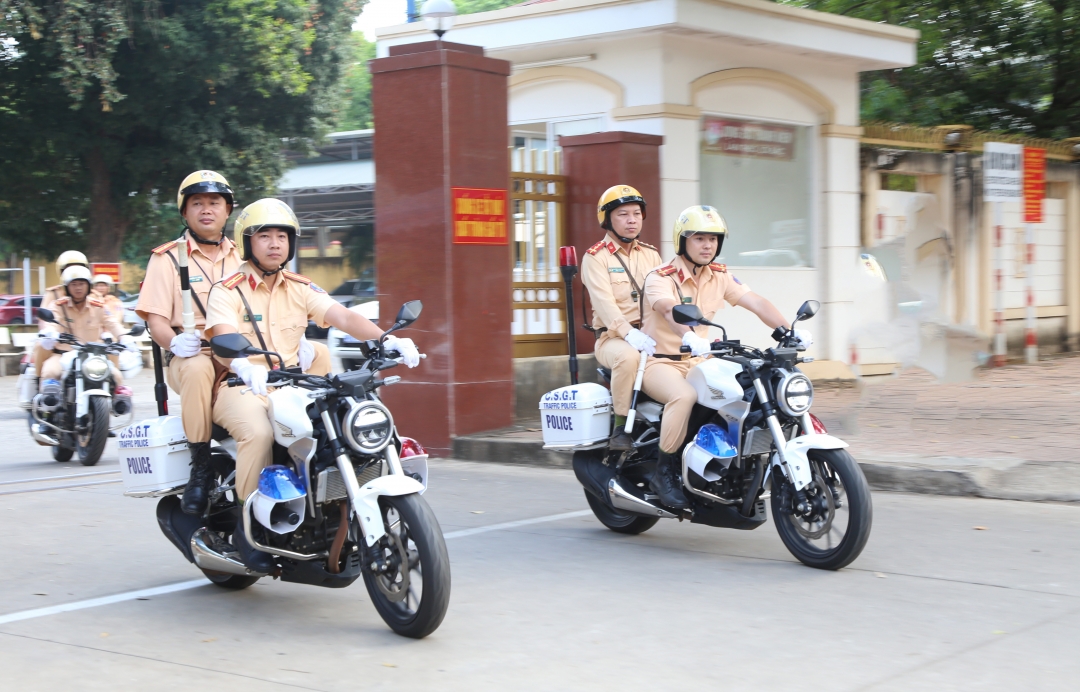 Lực lượng CSGT tỉnh ra quân thực hiện cao điểm bảo đảm TTATGT dịp nghỉ lễ và bảo vệ bầu cử.