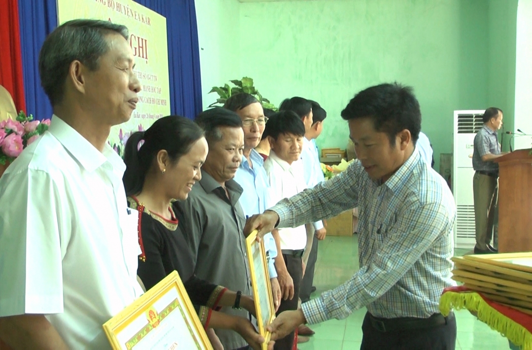 Huyện ủy Ea Kar sơ kết 5 năm thực hiện Chỉ thị 05