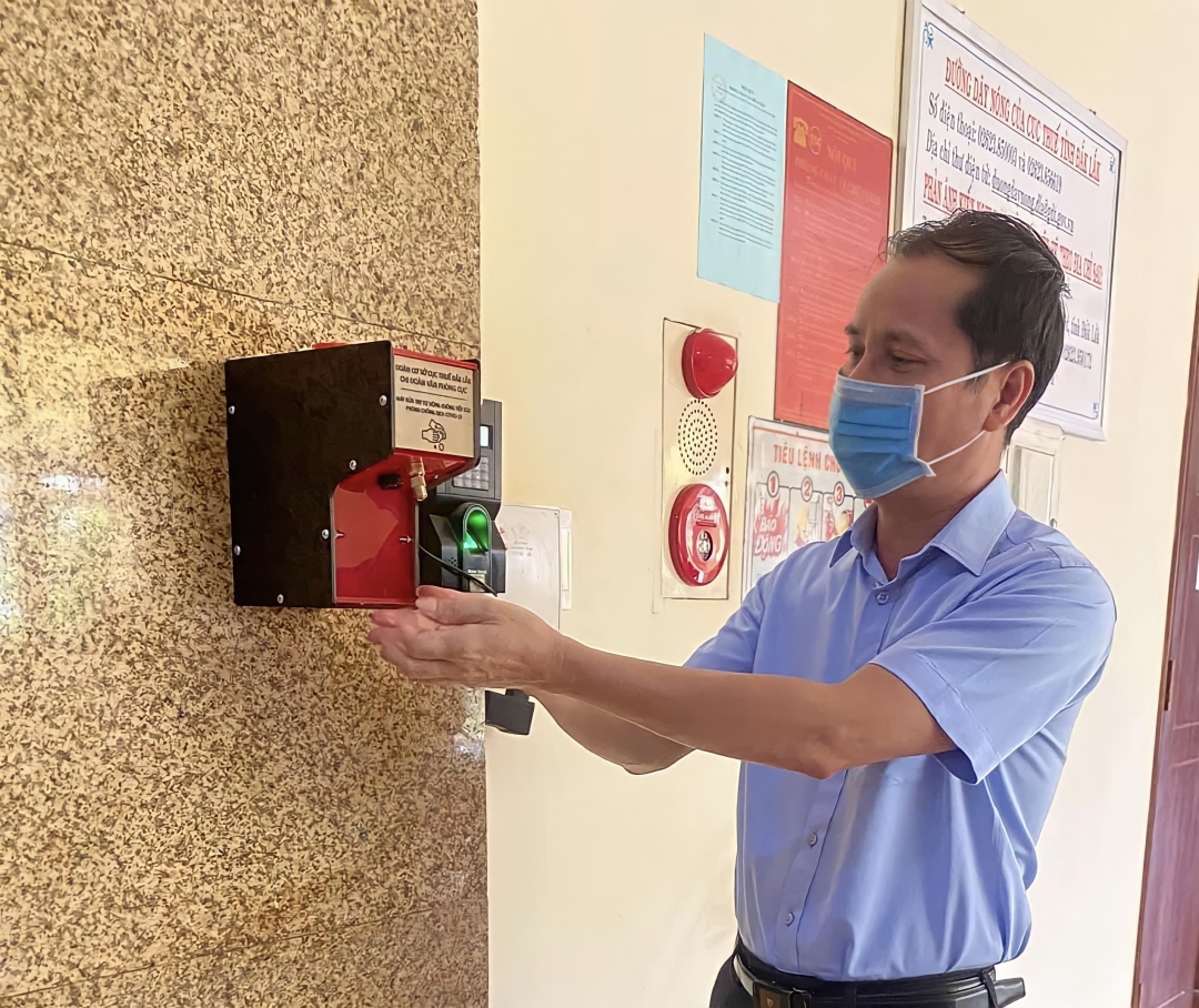Máy rửa tay