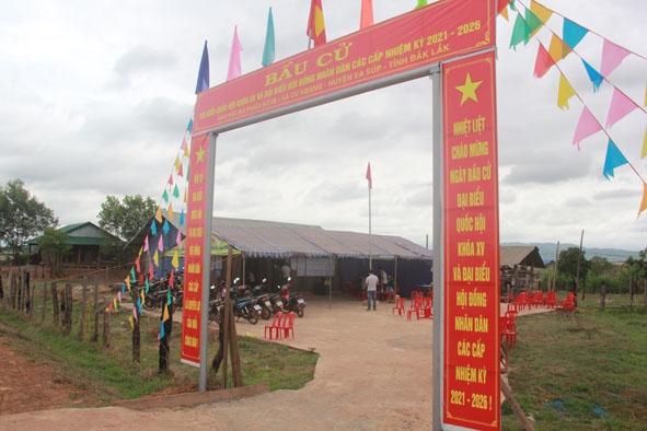 Một điểm bầu cử vùng dân di cư tự do tại xã Cư Kbang, huyện Ea Súp.