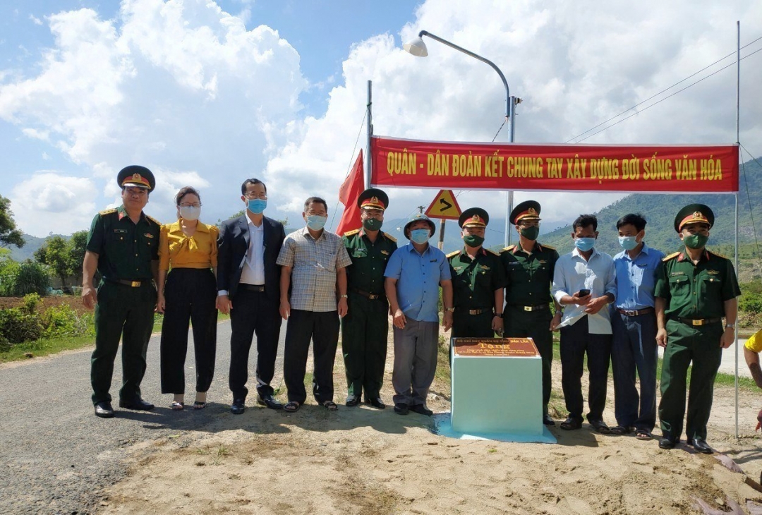 Công trình điện đường thắp sáng do các đơn vị Quân đội đứng chân trên địa bàn tỉnh phối hợp hỗ trợ