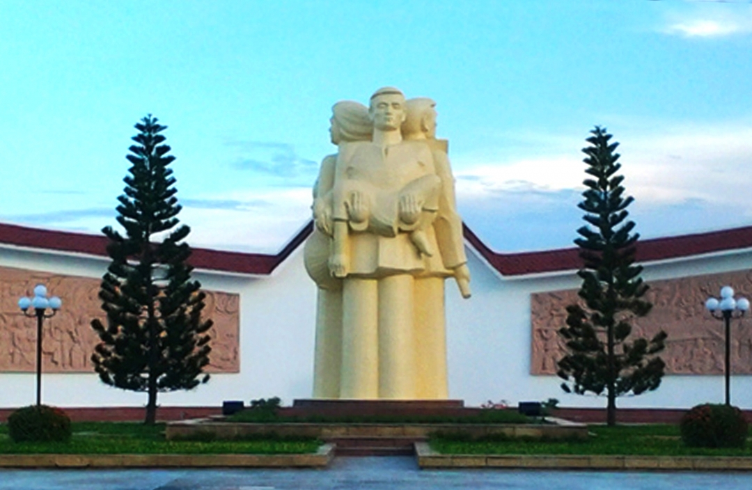 Tượng đài tưởng niệm cuộc đấu tranh Hà Lam - Chợ Được
