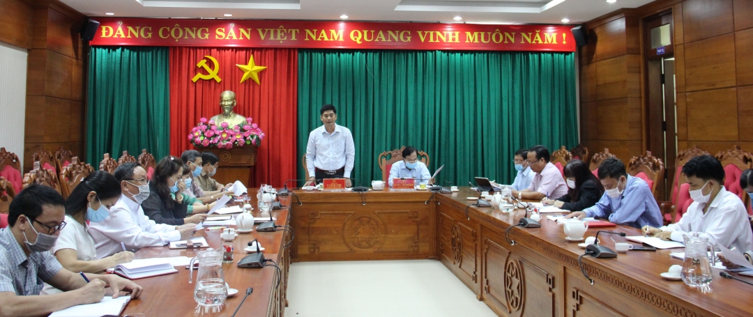 Các đại biểu tham dự cuộc họp.