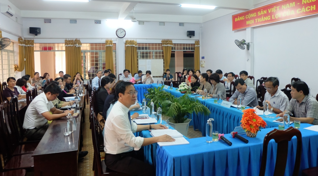 Tọa đàm khoa học Phơ-ri-đơ-rích Ăng-ghen (Ph.Ăng-ghen) – Những cống hiến to lớn về lý luận và thực tiễn tại Trường Chính trị tỉnh.  										              Ảnh: Lê Hương