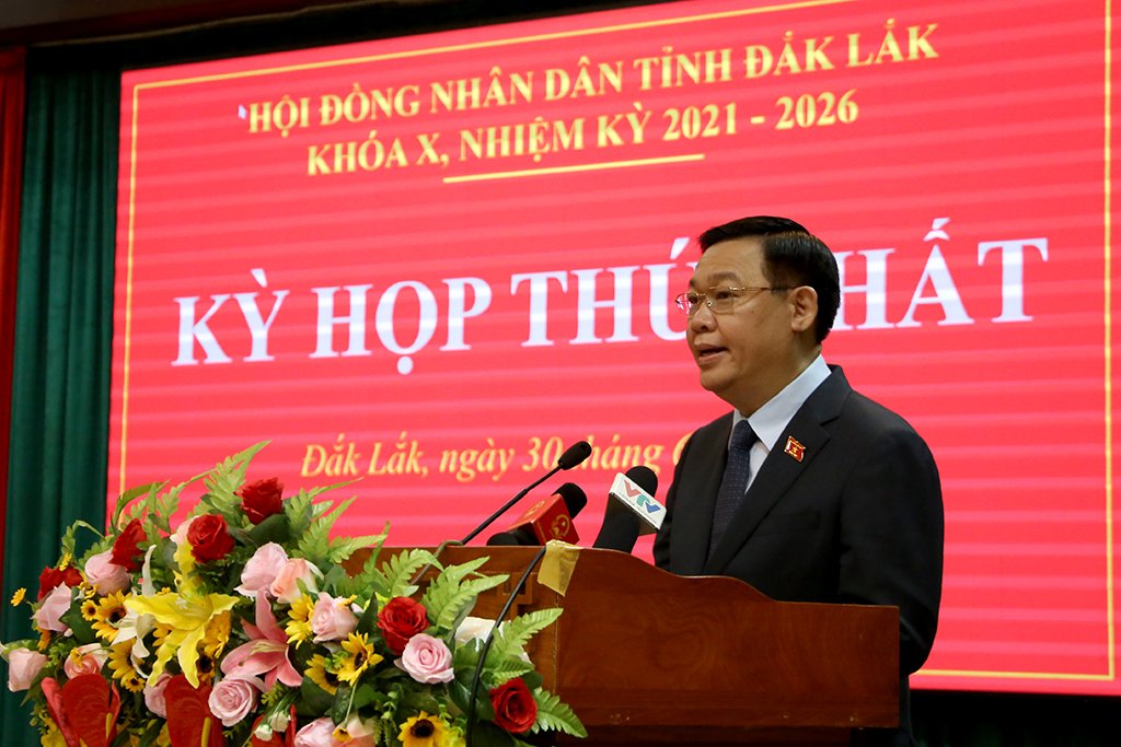 Đồng chí Vương Đình Huệ, Ủy viên Bộ Chính trị, Chủ tịch Quốc hội phát biểu chỉ đạo tại Kỳ họp. Ảnh: Vạn Tiếp