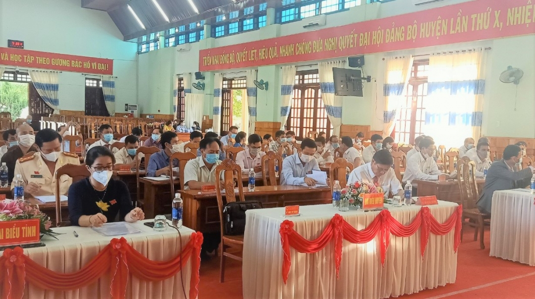 Các đại biểu tham dự kỳ họp.