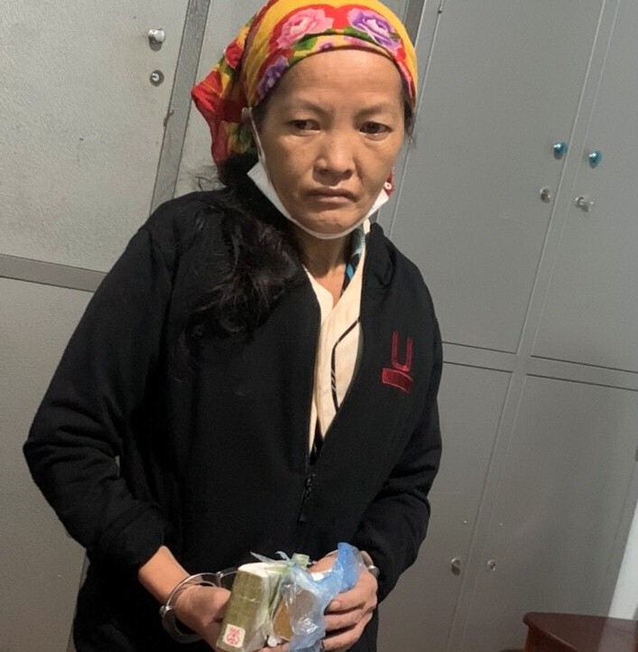 Đối tượng Sùng Thị Day cùng một số tang vật