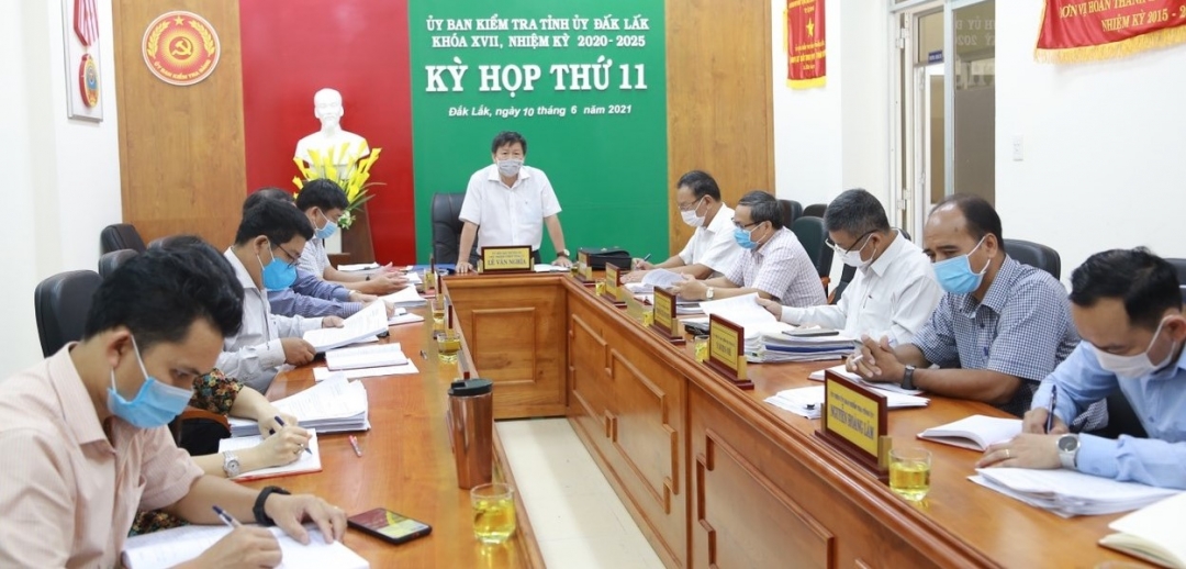 Chủ nhiệm UBKT Tỉnh ủy Lê Văn Nghĩa chủ trì kỳ họp.   