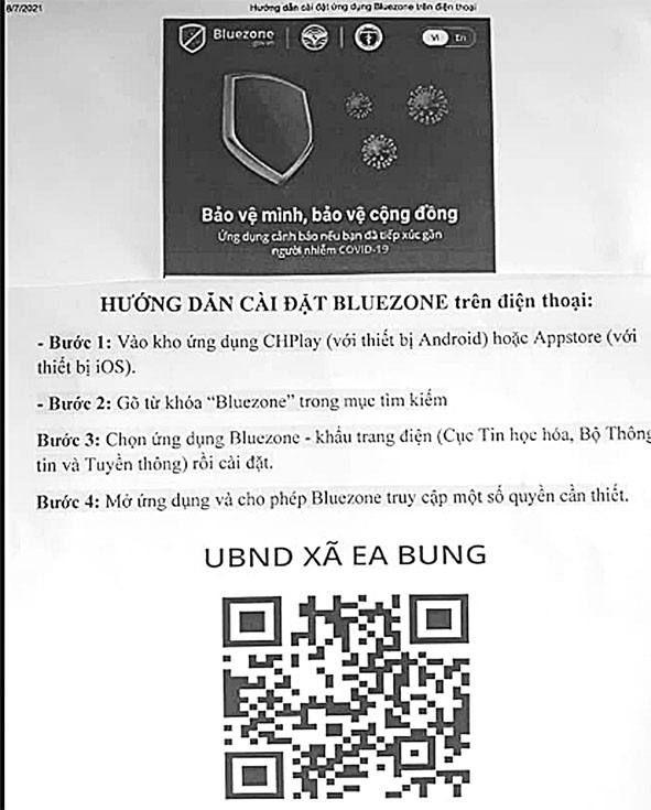 Xã Ea Bung  sử dụng  mã QR, tạo thuận lợi cho người dân trong  khai báo y tế.  