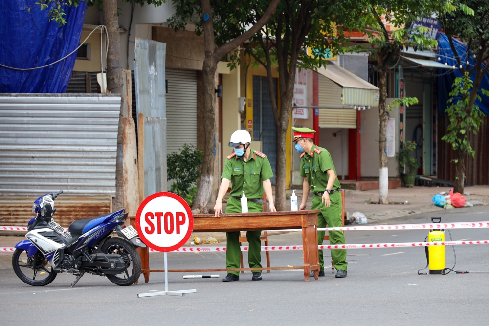 Một địa điểm có yếu tế dịch tễ trên địa bàn tỉnh đang bị phong tỏa. Ảnh minh họa