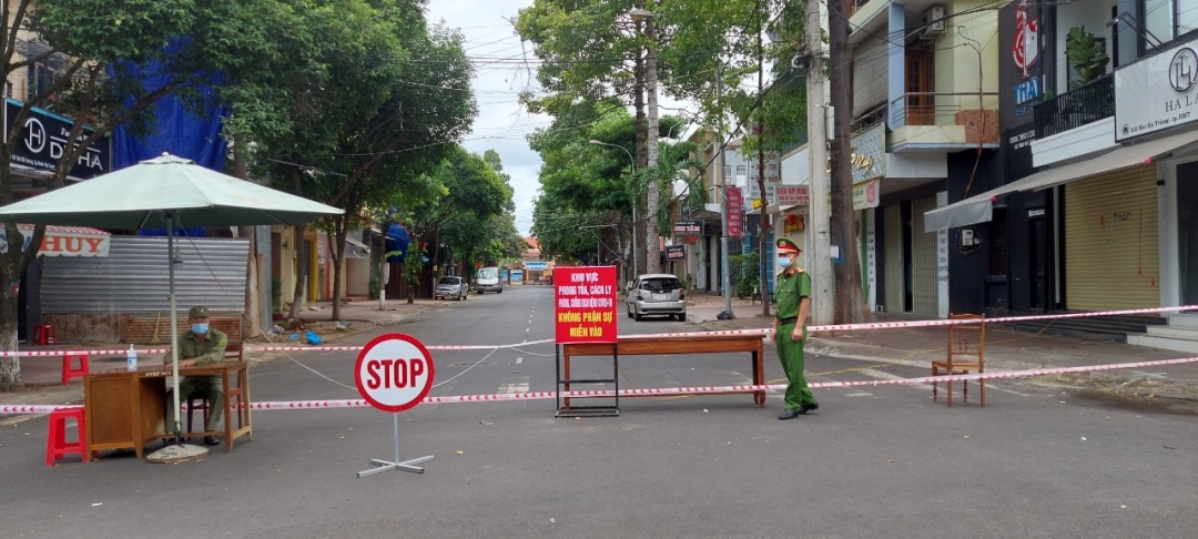 Khu dân cư trên đường Hai Bà Trưng liên quan đến chùm ca bệnh trên địa bàn thành phố đã được phong tỏa.