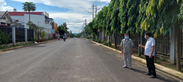 Vị trí hộ ông Hồ Công Chấm (tổ dân phố 6, thị trấn Buôn Trấp, huyện Krông Ana) hai lần hiến đất mở rộng đường Nguyễn Chí Thanh. Ảnh: Hoàng Tuyết