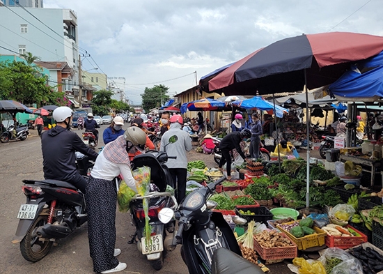 Mặt hàng được mua nhiều nhâts là rau, củ, quả, thịt, cá...